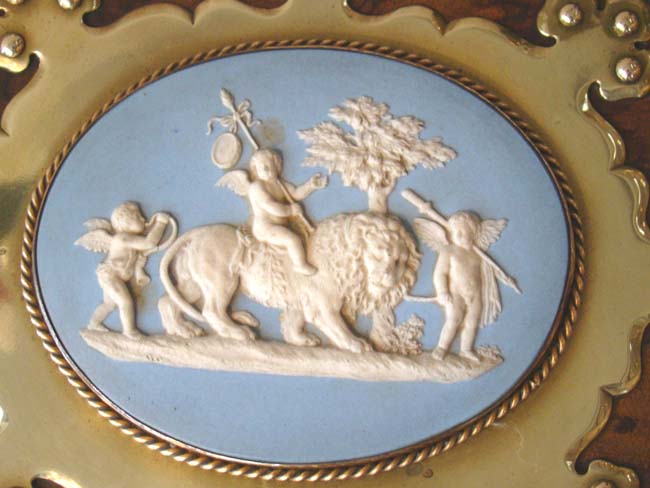 An extremely attractive Ladies dressing box with brass mounts and a Wedgewood plaque circa 1850 — image 3